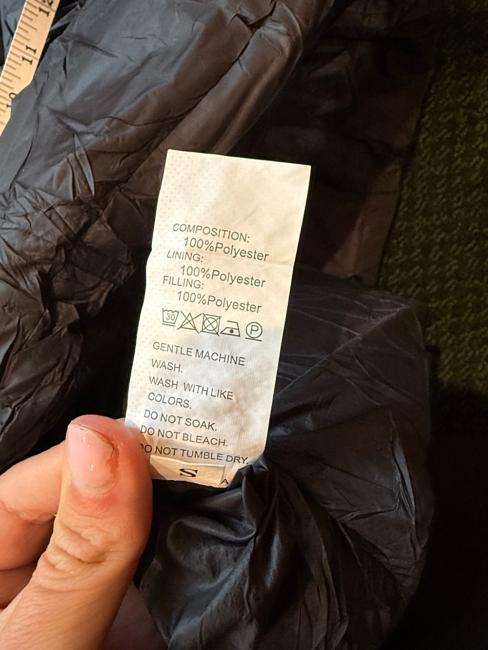 Cropped Puffer Vest in black NWOT - Picture 8 of 8